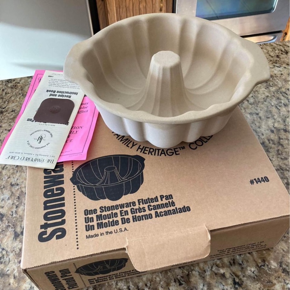 pampered chef stoneware fluted pan